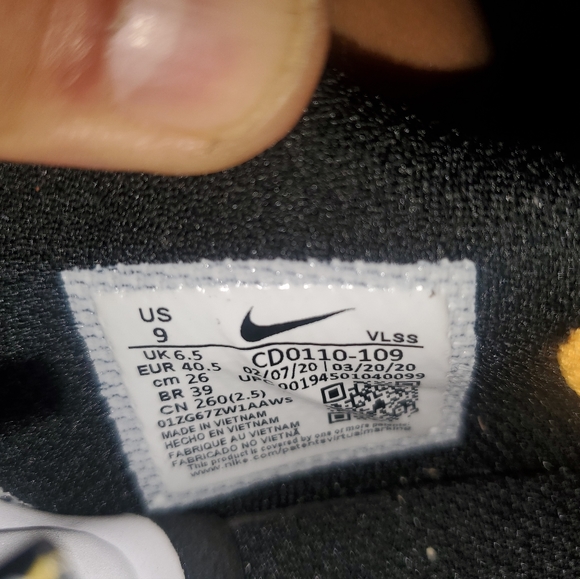 NIKE Mens 7.5/Women's metal cleats Iridescent swoosh - Picture 7 of 7